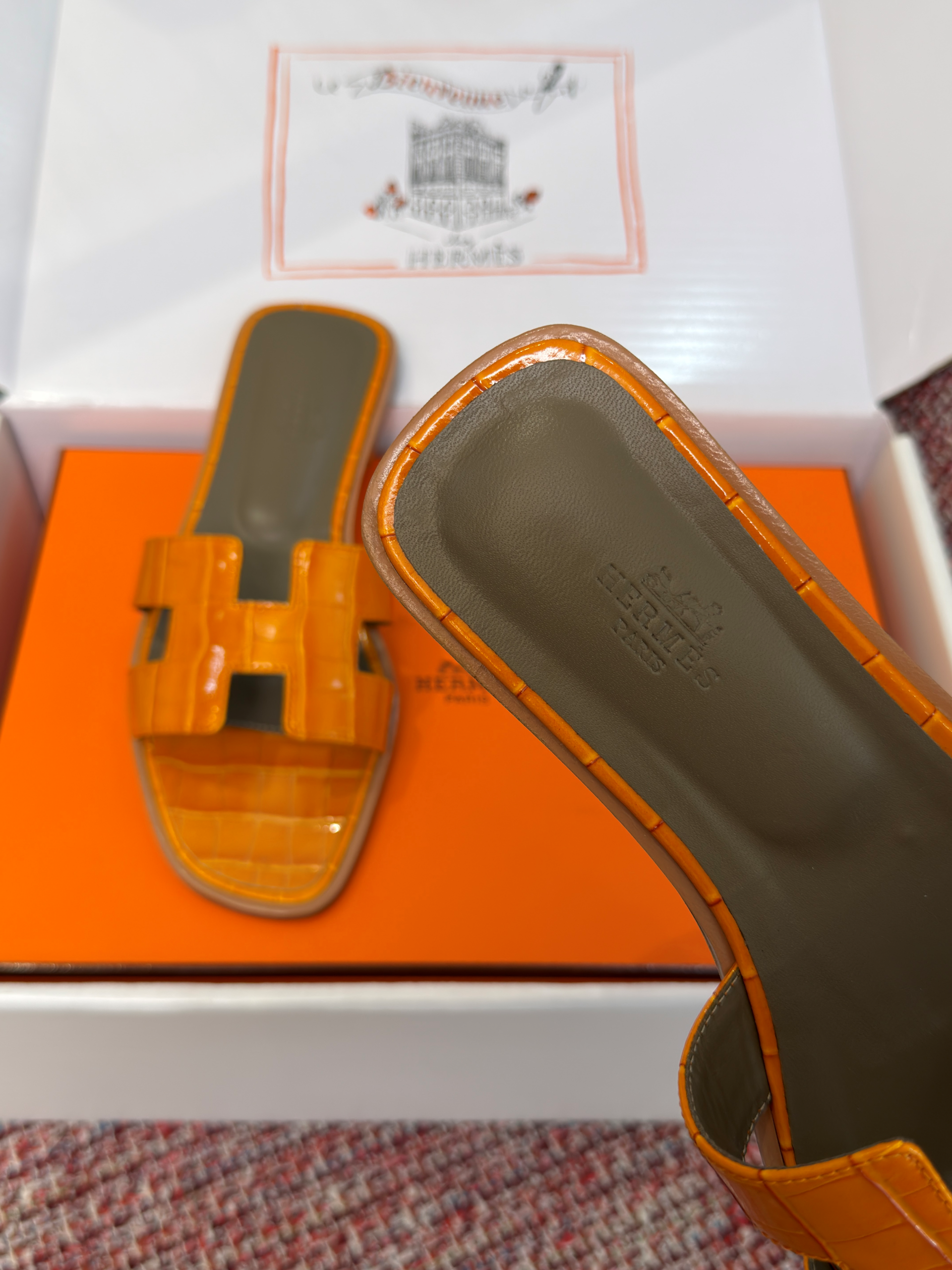 Hermès Oran Sandals for Women In Summer Quick Dry Leather with orange