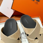 Hermès Couples' Style 26SS Cross-Strap Slides、Effortless Sophistication with Every Step