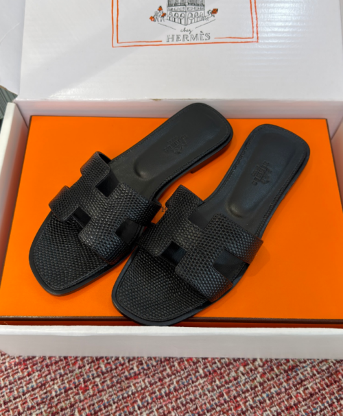 Hermes 26ss latest colorway, classic H-shaped mules, flat, chunky heel.