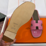 Hermès Oran Sandals for Women In Summer Quick Dry Leather with pink