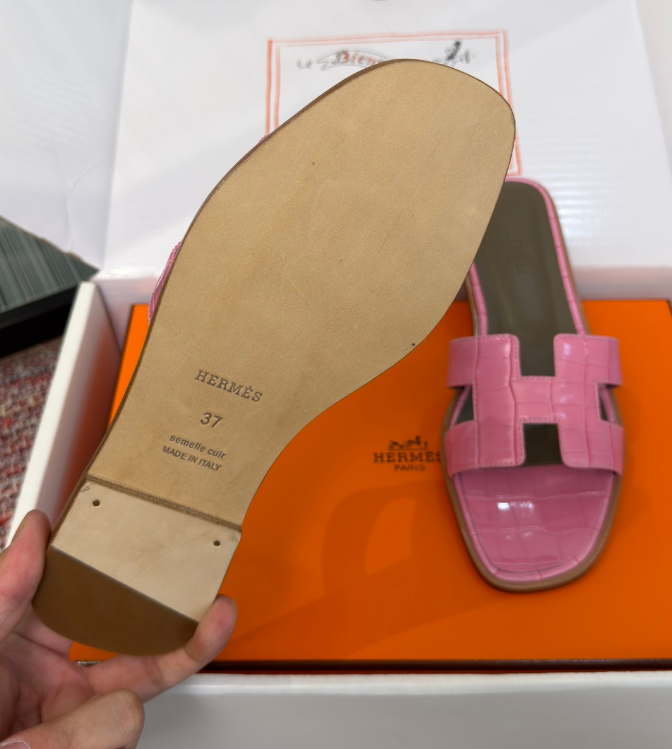 e542a0c55e6de0104b16706fe9eb5332.png Hermès Oran Sandals for Women In Summer Quick Dry Leather with pink