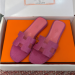 Hermes 26ss latest colorway, classic H-shaped mules, flat, chunky heel.