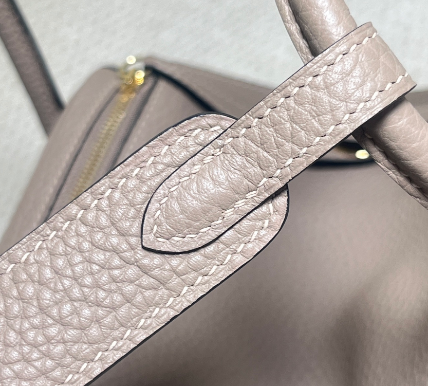 edab753eaf9690e34538f953c2ada492.png Hermès Lindy 26 in Pigeon Grey Paradis Clemence Leather with Palladium Hardware