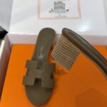 Hermès Oasis Sandals Etoupe Epsom Calfskin