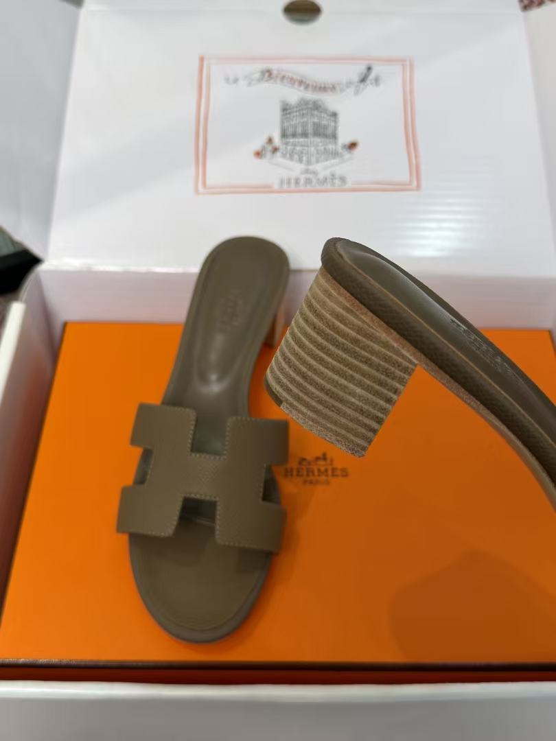 f00507dff09cfaea61123e083b9da05f.jpg Hermès Oasis Sandals Etoupe Epsom Calfskin