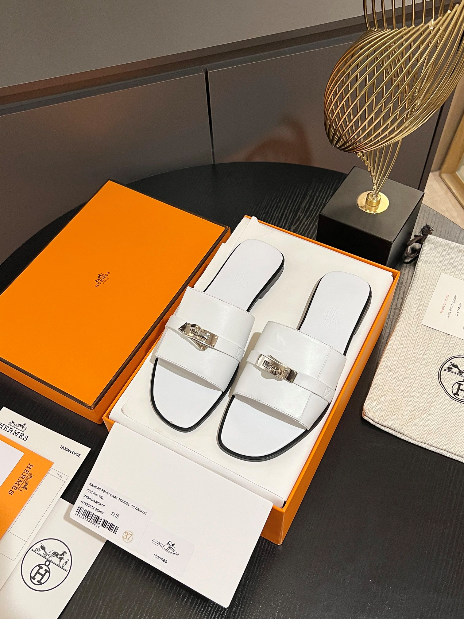 f391db87842a726a8c7e67aed4ef5c18.png Hermès Classic Kelly Buckle Slides – Summer Essential (White )