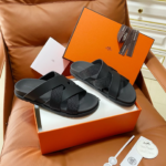 Hermès Couples' Style 26SS Cross-Strap Slides、Effortless Sophistication with Every Step