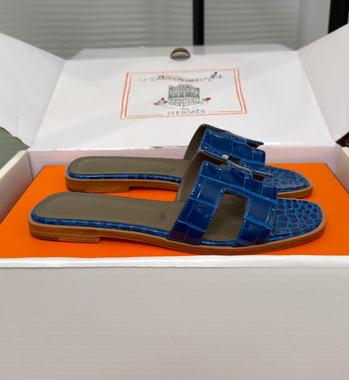 Hermès Oran Sandals for Women In Summer Quick Dry Leather with blue