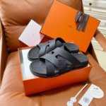 Hermès Couples' Style 26SS Cross-Strap Slides、Effortless Sophistication with Every Step