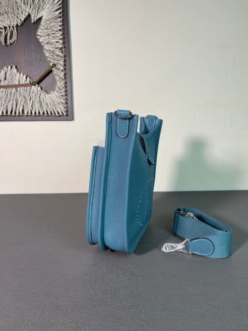 The Hermès Evelyne 23cm in denim blue