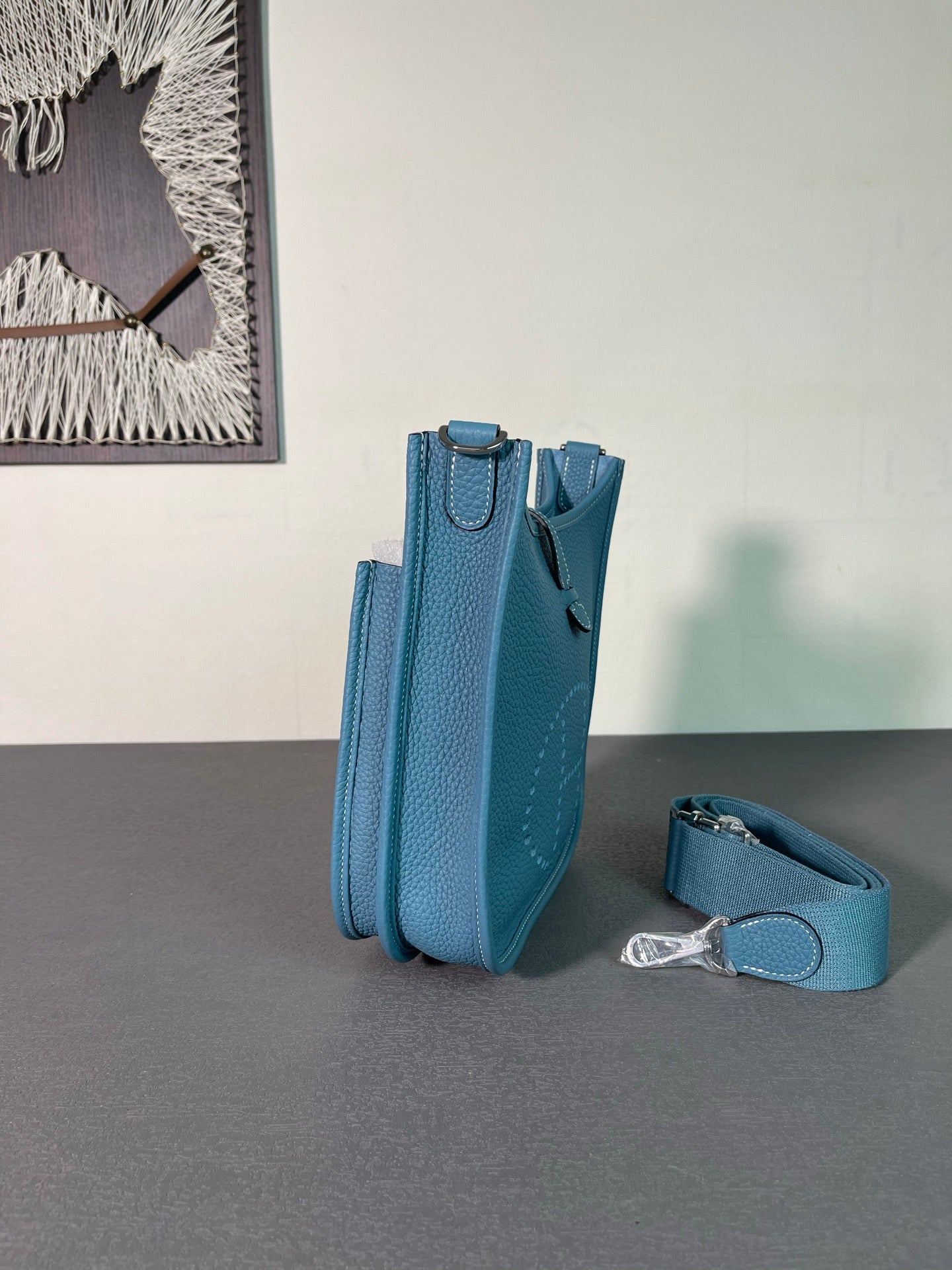 The Hermès Evelyne 23cm in denim blue