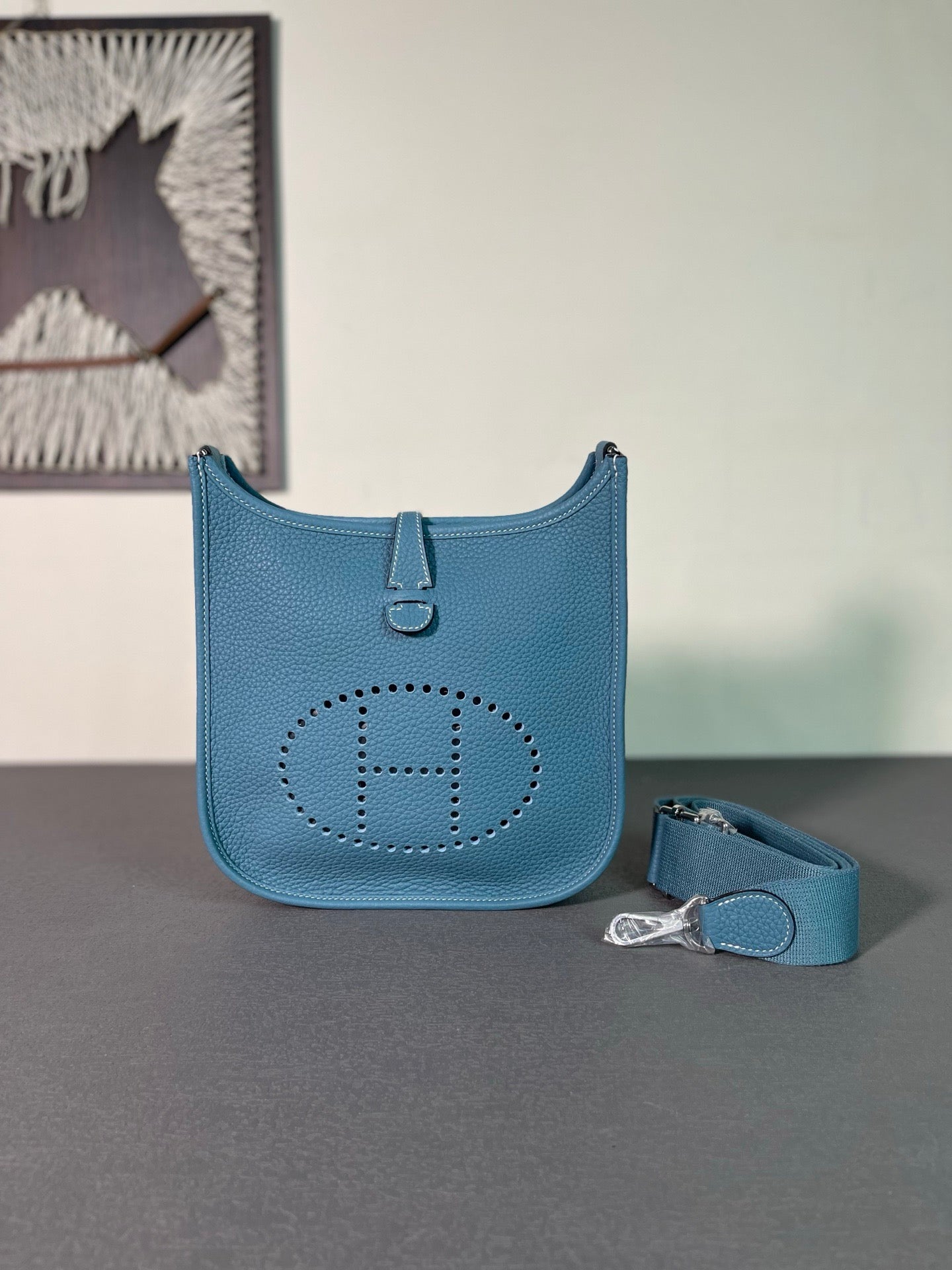 The Hermès Evelyne 23cm in denim blue