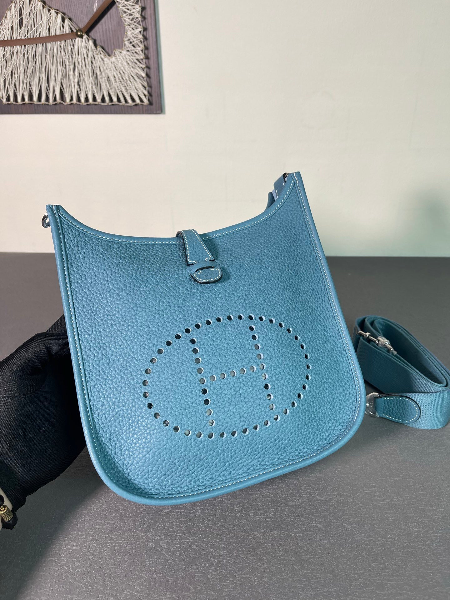 The Hermès Evelyne 23cm in denim blue